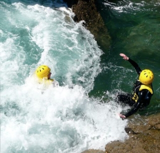  Spielen im Whirlpool 
